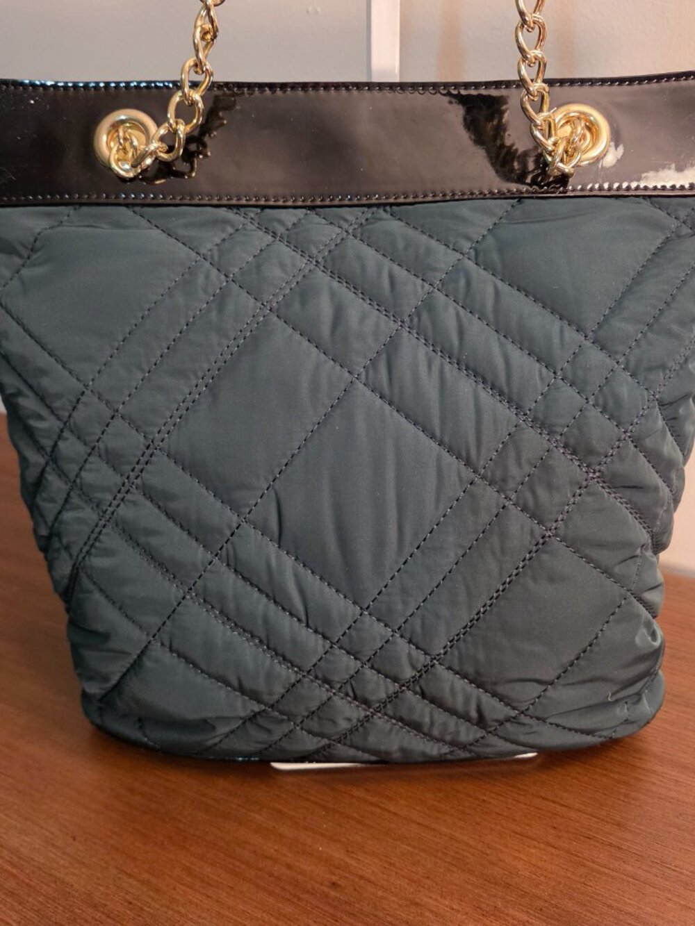 TALBOTS QUILTED GREEN TOTE PURSE FEATURING DARK PATENT TRIM AND GOLD CHAIN HANDL